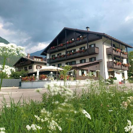 Hotel Ferrari Pinzolo Exterior foto